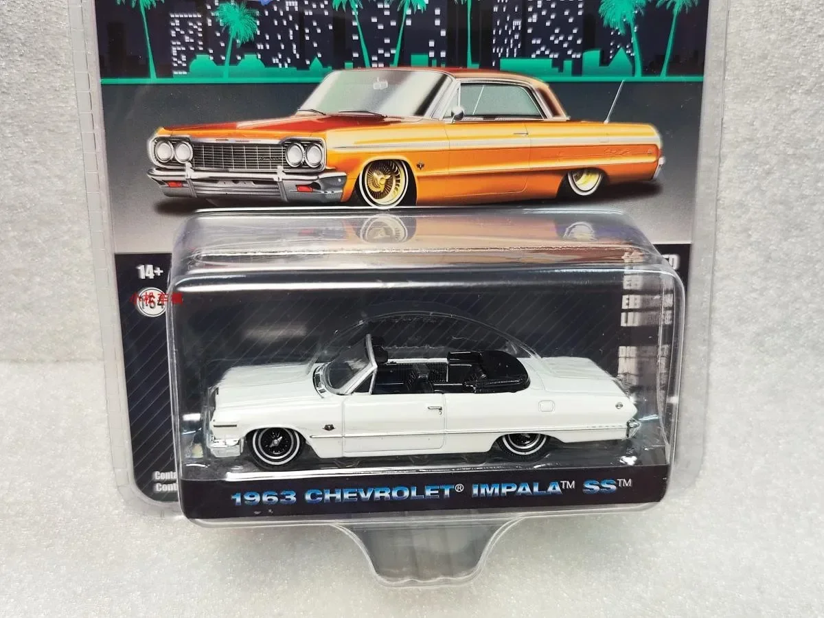 1:64 California Low lying Series 2-1963 Chevrolet Impala SS Convertible Collection of car models