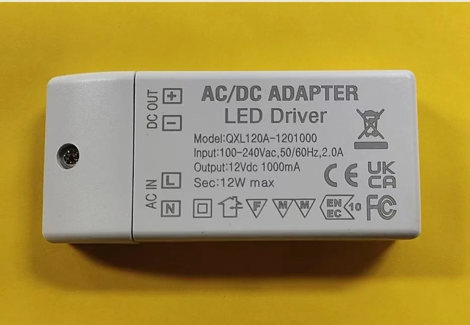 12W Led Driver UKCA CE Transformer DC 12V fuente de alimentación AC 100V-240V estándar europeo buena calidad 2 años de garantía