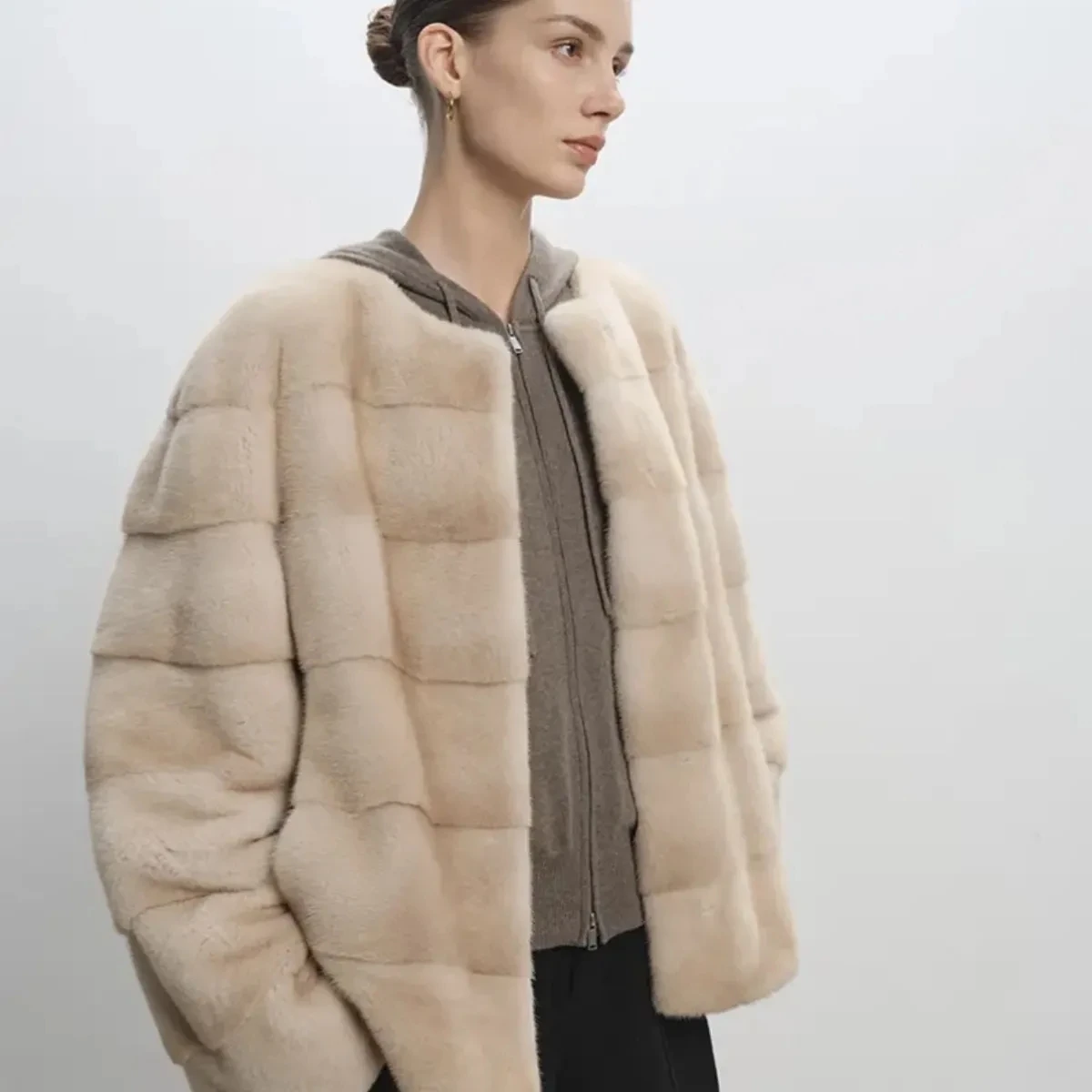 2026 New Winter Faux Mink Coat Women's Temperament Velvet imitation mink Round neck Fur Coats Women's Warm Fashionable Overcoat