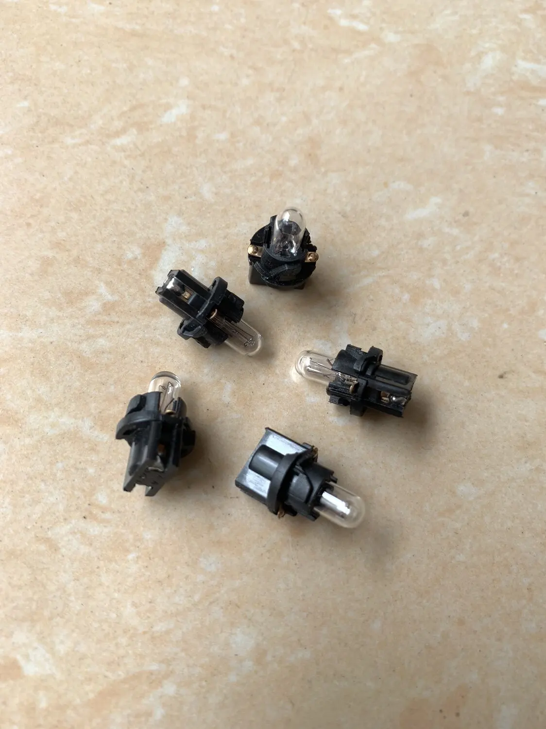 200pcs small light bulb indicator light instrument light t5 14v100ma  bulb foot welding fixed