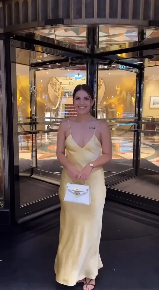 Robe élégante en Satin jaune, col en V, bretelles Spaghetti, Sexy, ample, épaules dénudées, sans manches, nouvelle collection, robes de soirée, Club ﻿