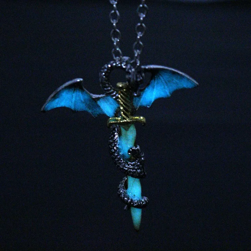 

Vintage Steampunk Luminous Dragon Pendant Necklace For Women Men Glow In The Dark Animal Clavicle Chain Punk Hallowen Jewelry