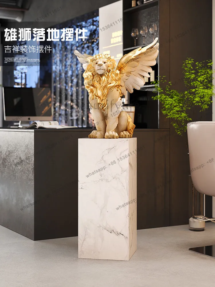 Light luxury lion floor-to-ceiling ornaments, sculpture decorations at the entrance of the living room and office