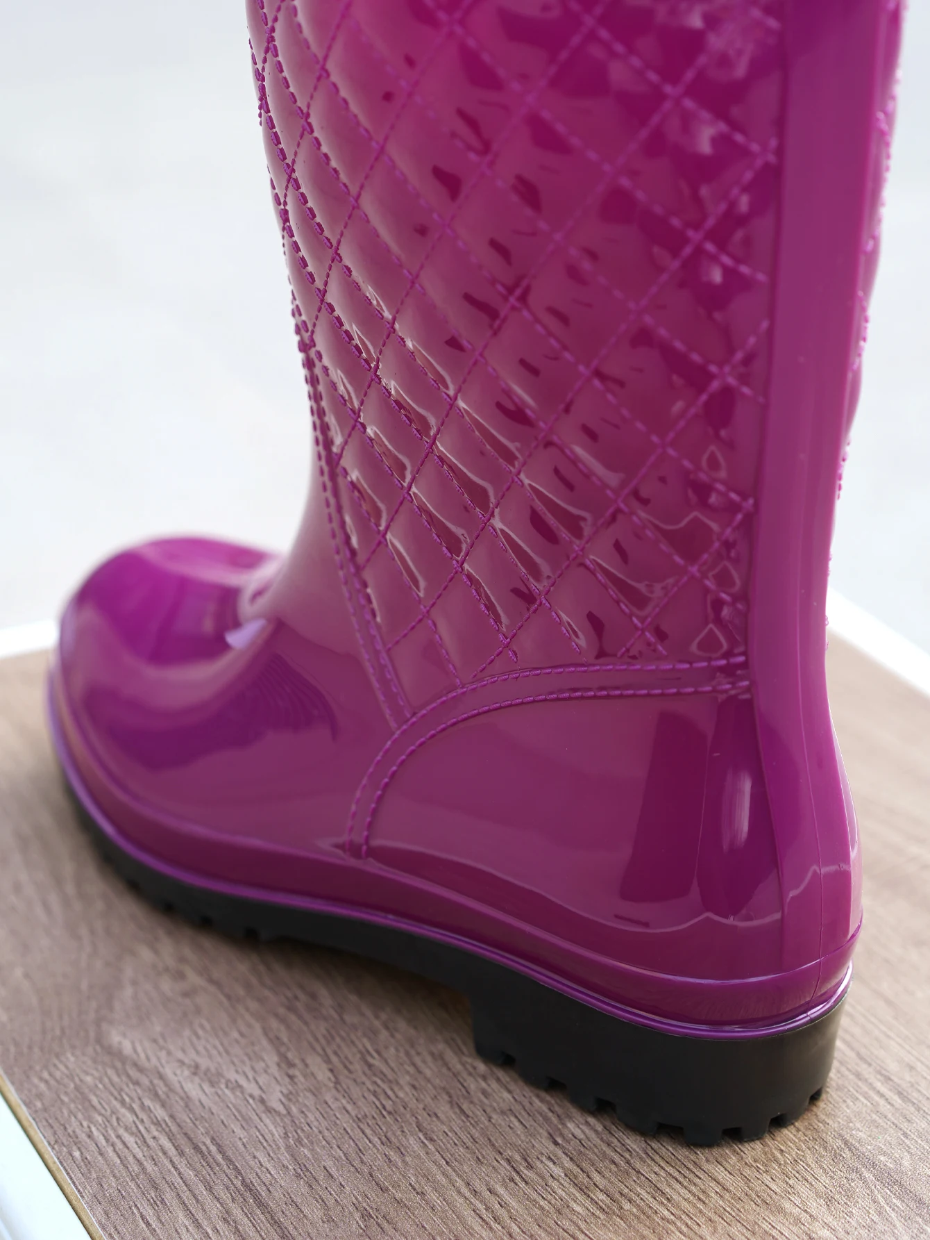 Minimalistische Outdoor-Arbeitsküche Rutschfeste Wasserdichte Kordelzug-Stiefel mit Trommelmund für Alle Jahreszeiten Universelle Damen-Regenstiefel – Detail 5