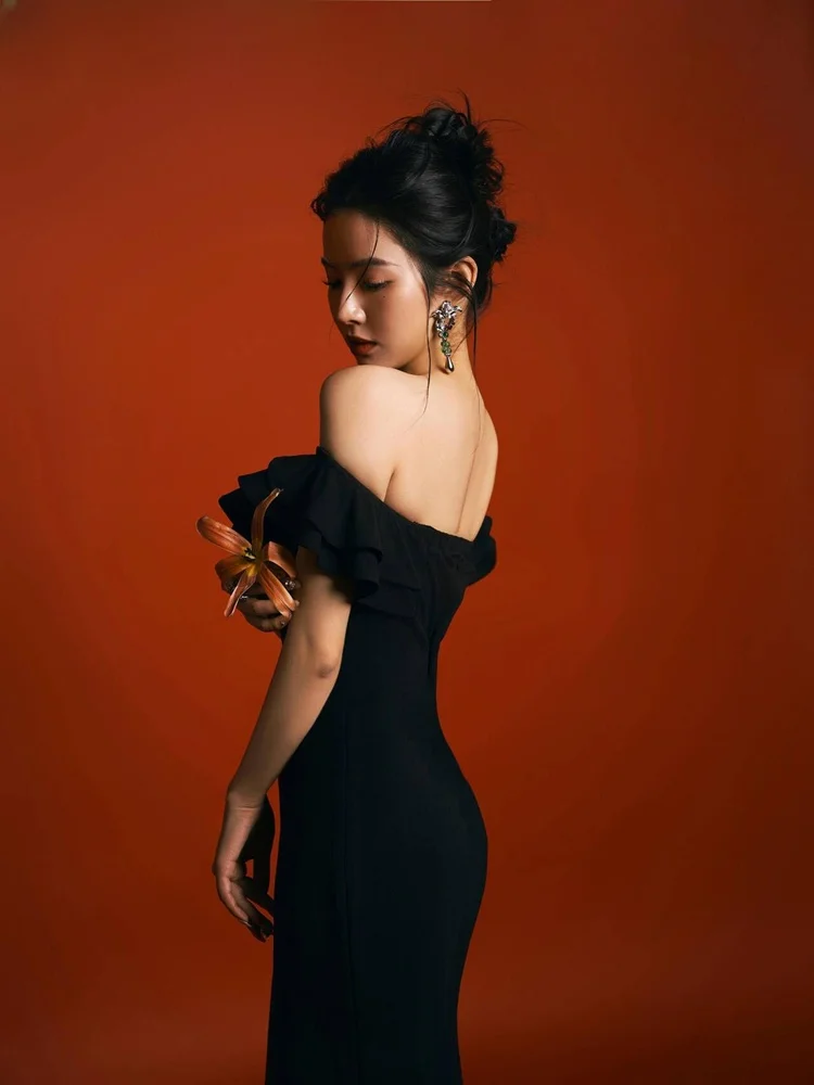 

2026 New Studio Theme Artistic Portrait Photography Costume for Girls Red National Style Personalized High-End Sensation