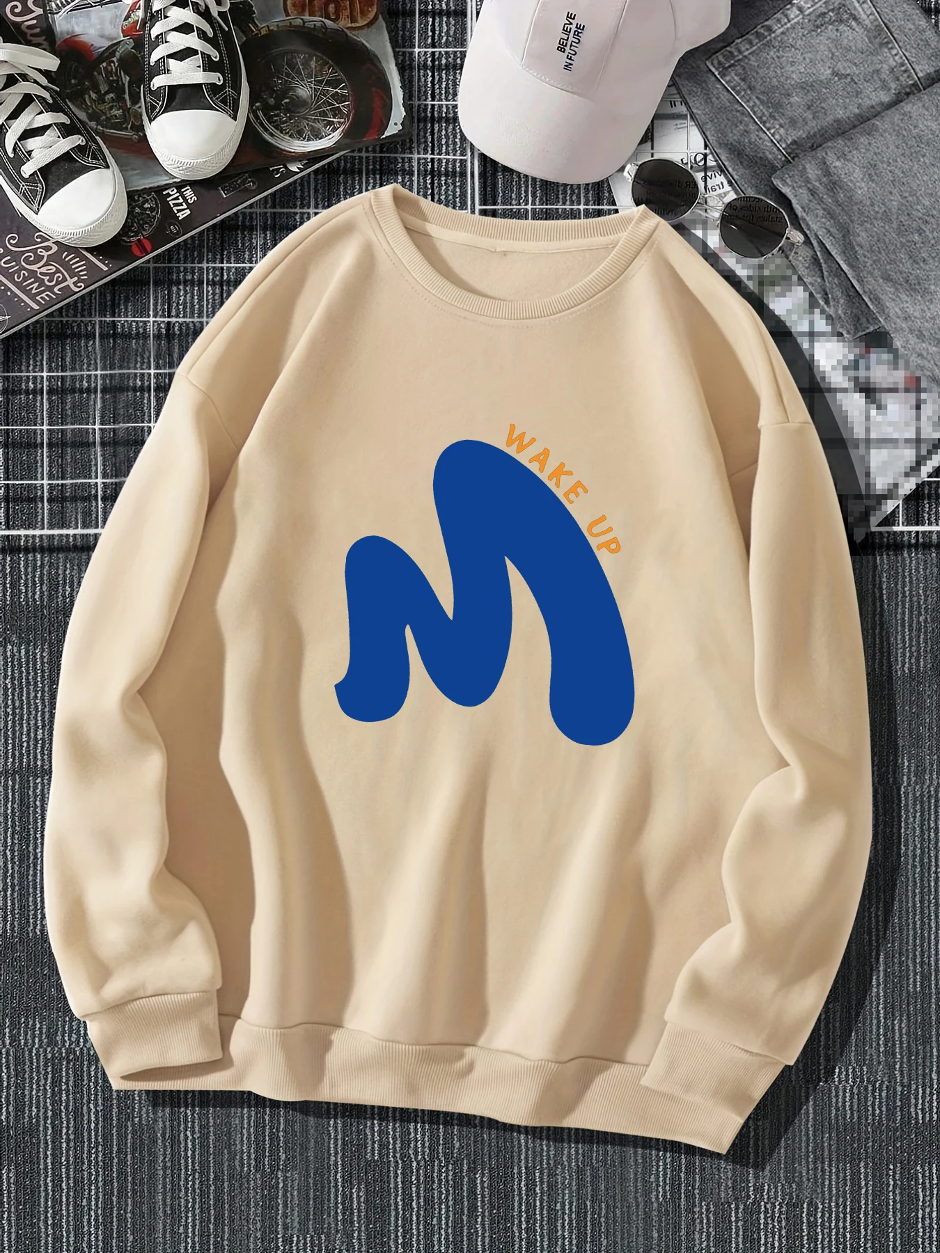 Men's autumn and winter fashionable casual loose M WAKE UP letter graphic printed long sleeved round neck sweatshirt