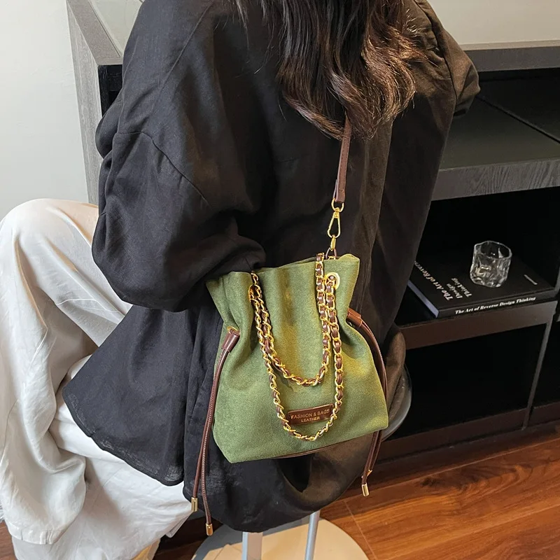 

2025 New Women's Drawstring Hobo Bag, Suede Leather Crossbody Purse, Vintage Inspired Chain Strap Tote for Daily Use & Dating​
