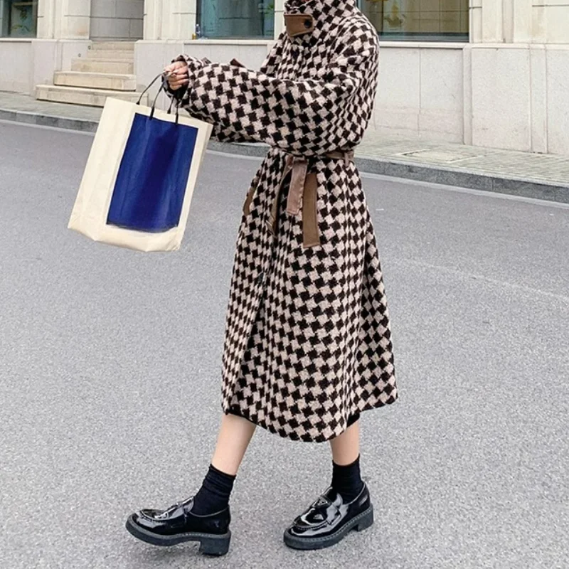 

2024 New Elegant and Warm Houndstooth Wool Blend Coat with Belted Waist and Flared Hem Perfect for Autumn and Winter