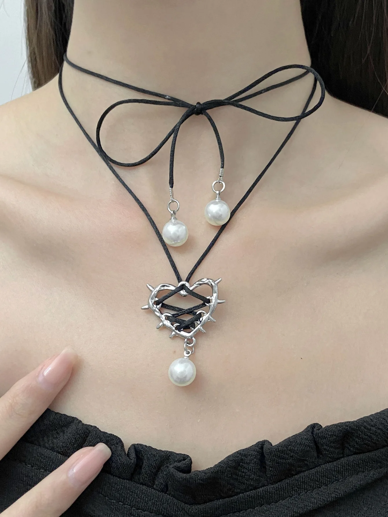 Sweet Cool Thorned Heart Wrapped Ribbon Pearl Pendant Necklace New Fashionable European And American Spicy Girl Clavicle Chain f
