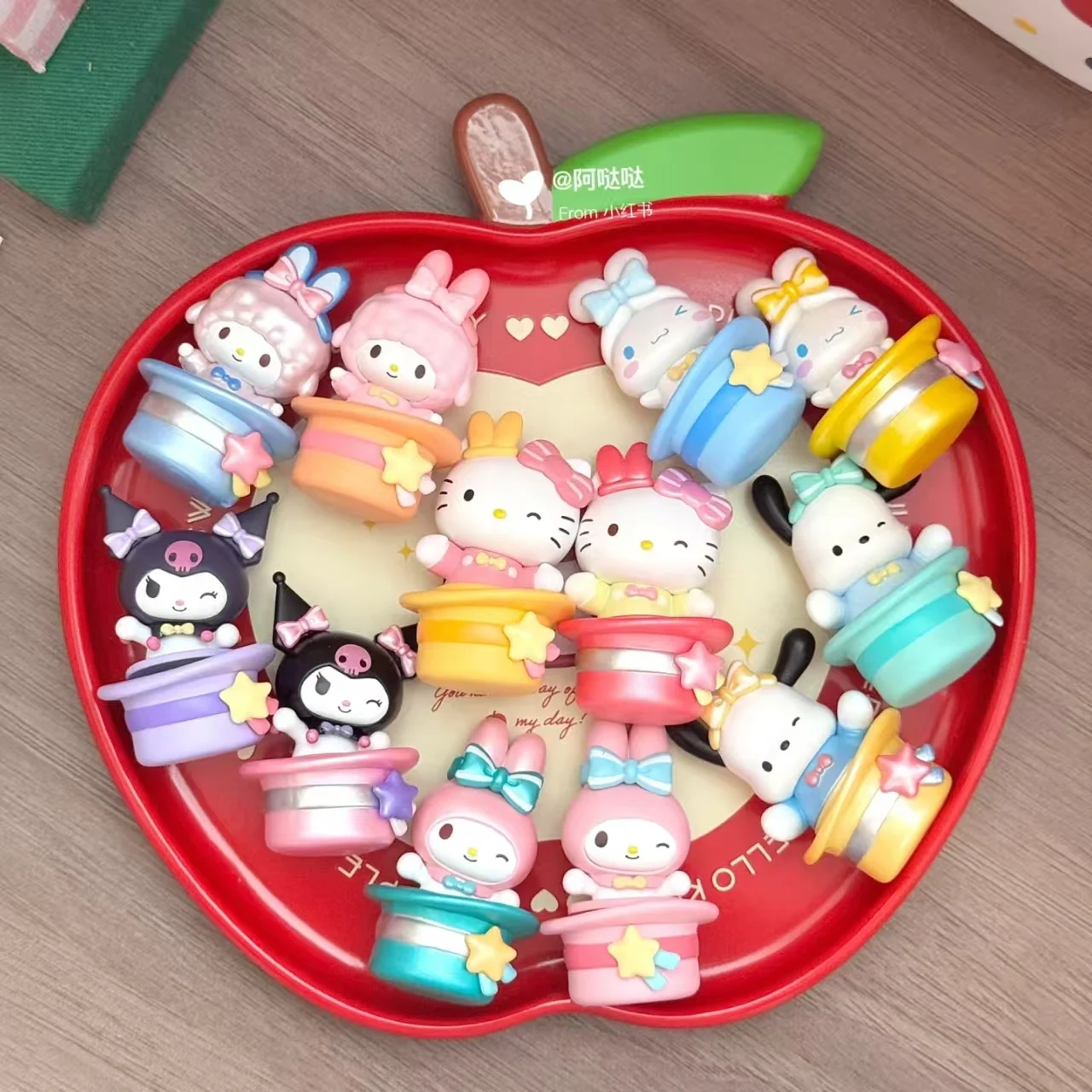 Nowa Niesamowita Seria Magicznych Kapeluszy Śliczne Zawieszki Niespodzianki Modne Zabawki Blind Box Mini Ozdoby Ręcznie Robione Prezenty Lalki z Kreskówek