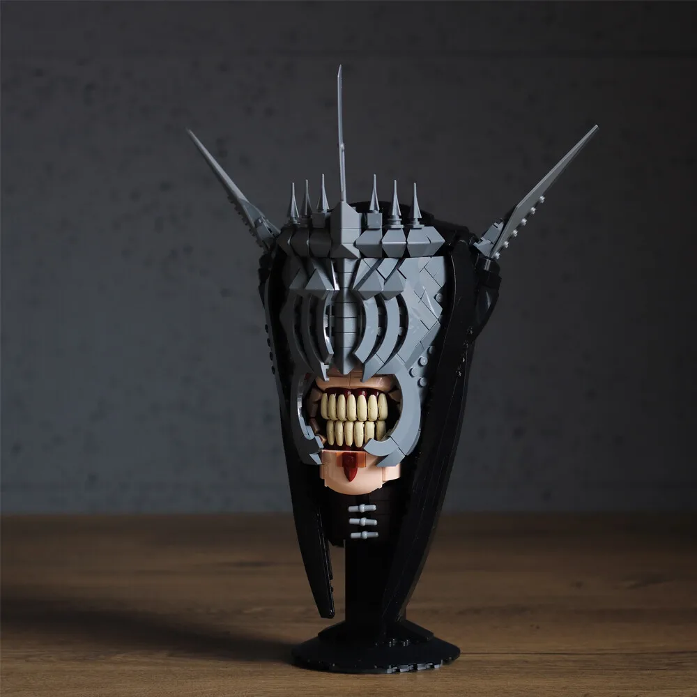 

MOC-139487 Iconic Helmet with Menacing Smile Building Toys Set 694 Parts Gift