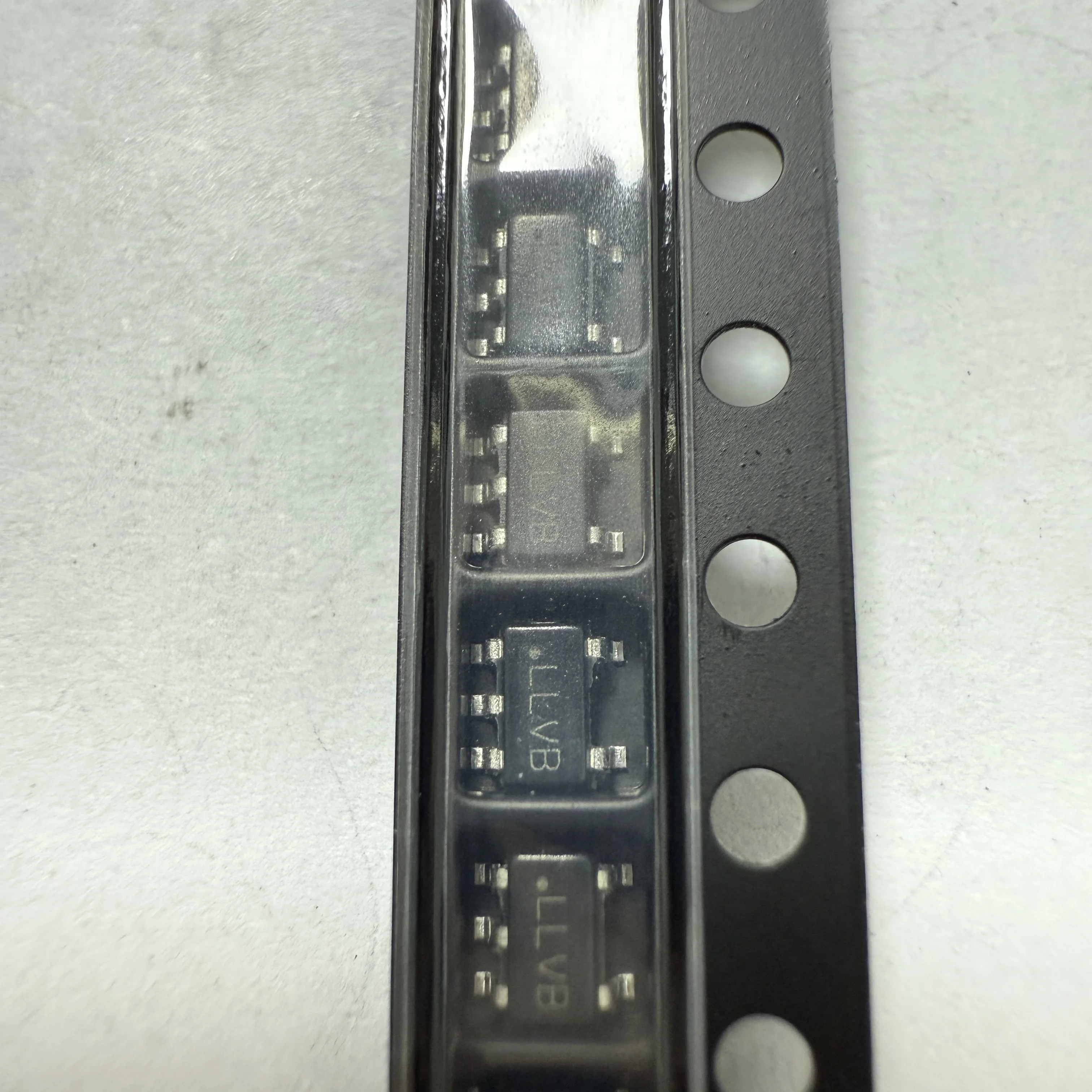 200 قطعة/الوحدة LP5907MFX-3.3/NOPB (PMIC)