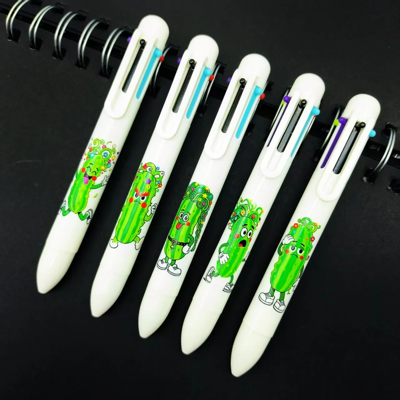 

7Pcs Funny cucumber shape six-in-one ballpoint pen, lively cucumber theme multi-color pen, mark key multi-color press pen