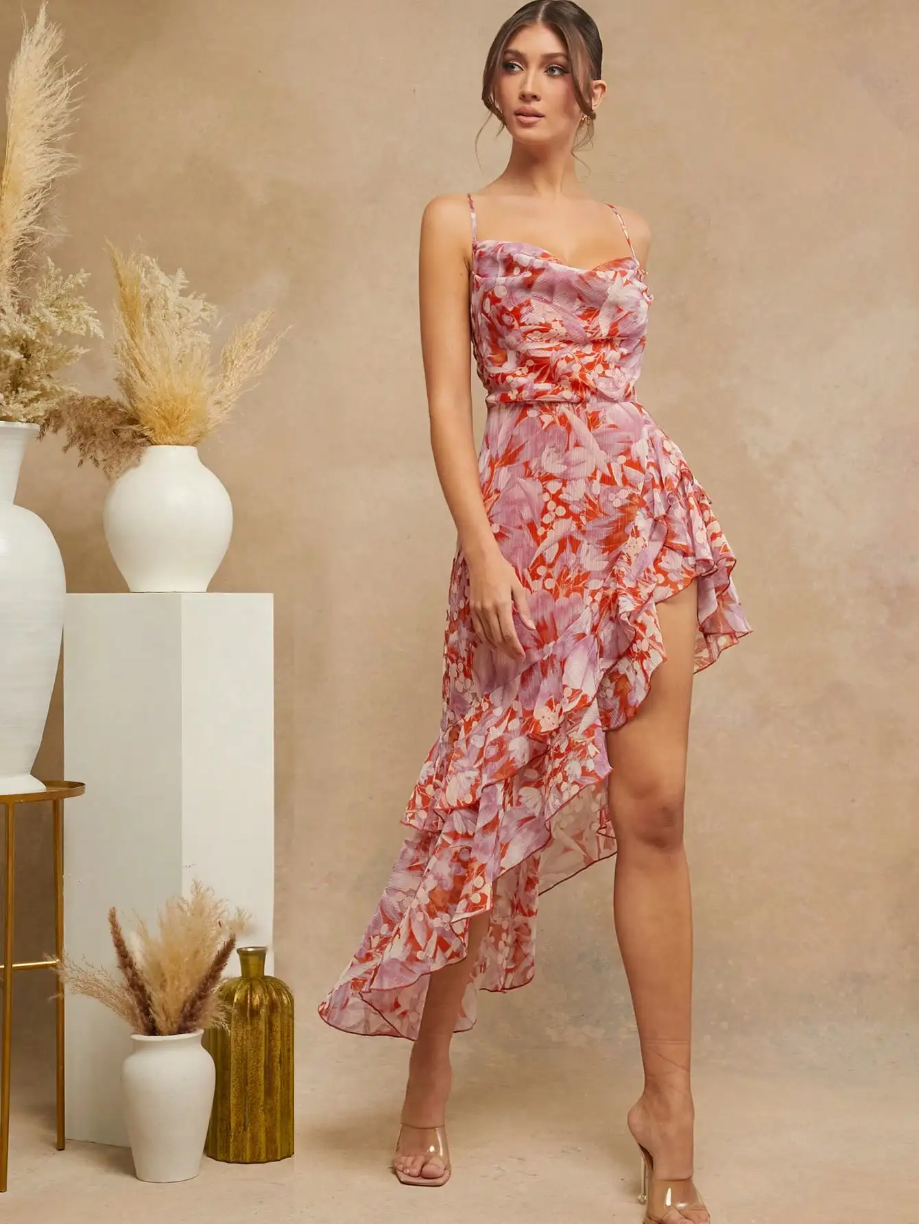 

Платье макси с цветочным принтом, асимметричным подолом с рюшами и воротником-халтер