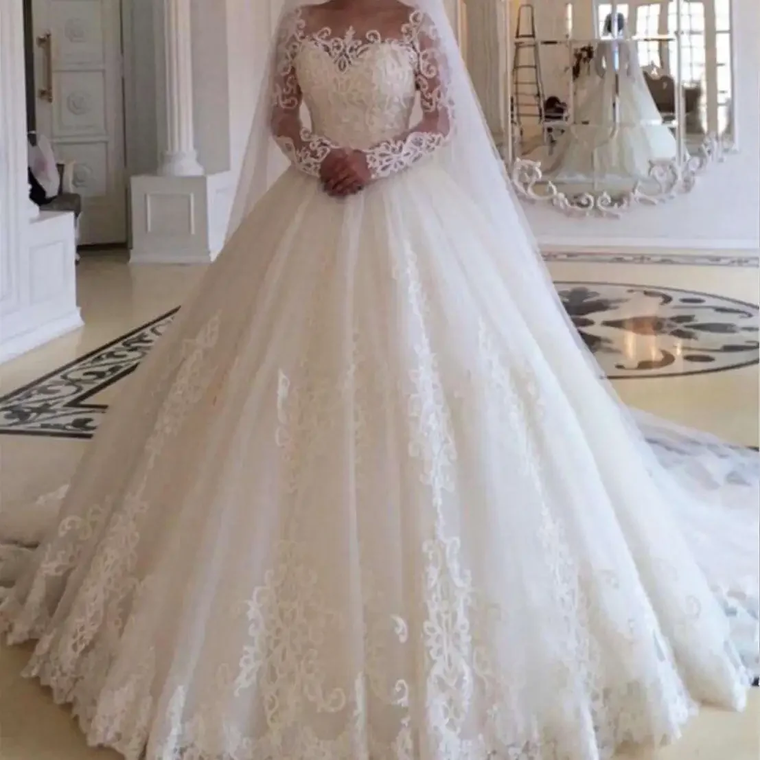 ที่กําหนดเอง Scoop คอ Shinny Appliques ลูกปัดชุดแต่งงานรัดตัวกลับ Robe De Mariée ภาพลวงตาแขนยาวชุดเจ้าสาว