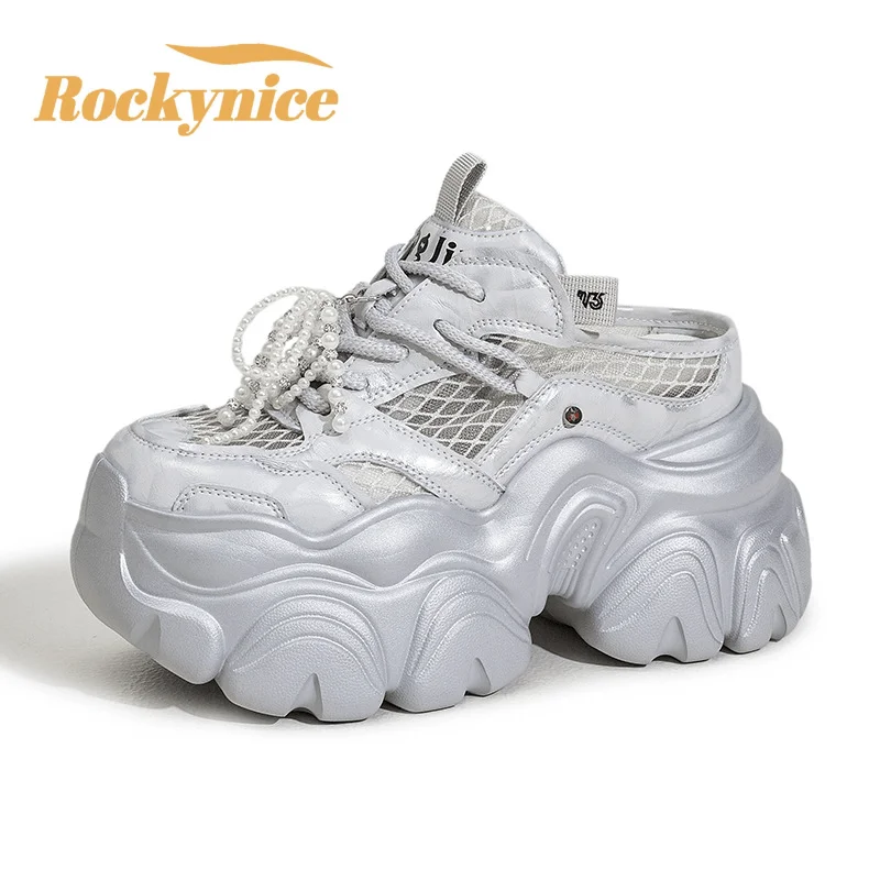 

9 см дышащие сетчатые синтетические тапочки, блестящие повседневные вулканизированные полые туфли, летние массивные кроссовки, женские сандалии на танкетке на платформе