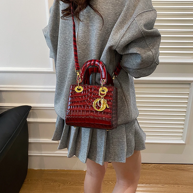 حقيبة يد جلدية ذات علامة تجارية فاخرة للنساء حقيبة كتف كروس أنيقة ومحفظة مكتب للسيدات