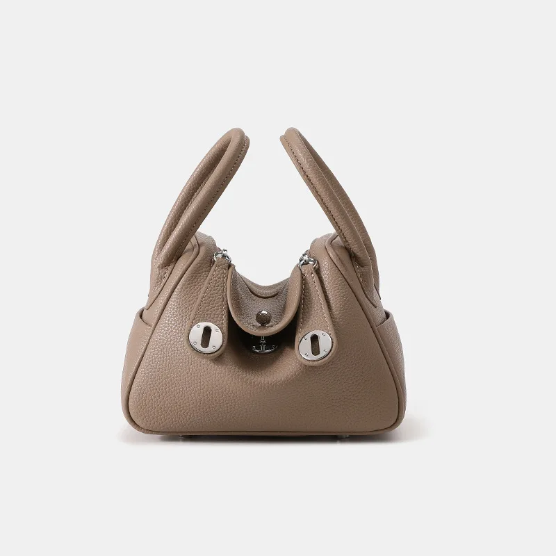 

Classic, fashionable, popular, high-end, niche Lindi gold/silver buckle bag, single shoulder crossbody large capacity bag