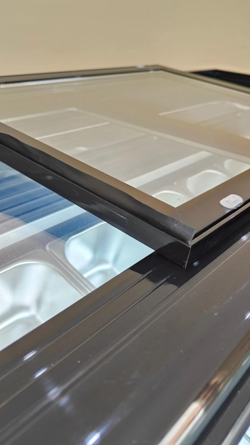 Congelador Comercial para Helados con Enfriamiento por Aire, Vitrina para Gelato con LED, Descongelación Automática y Vidrio Transparente para Máxima Visibilidad