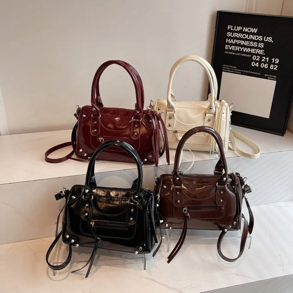 

Fashion Rivets Pillow Bag Large Capacity Patent Leather Single Shoulder Bag Zipper Top Handle Bowling Motorcycle Handbag Women