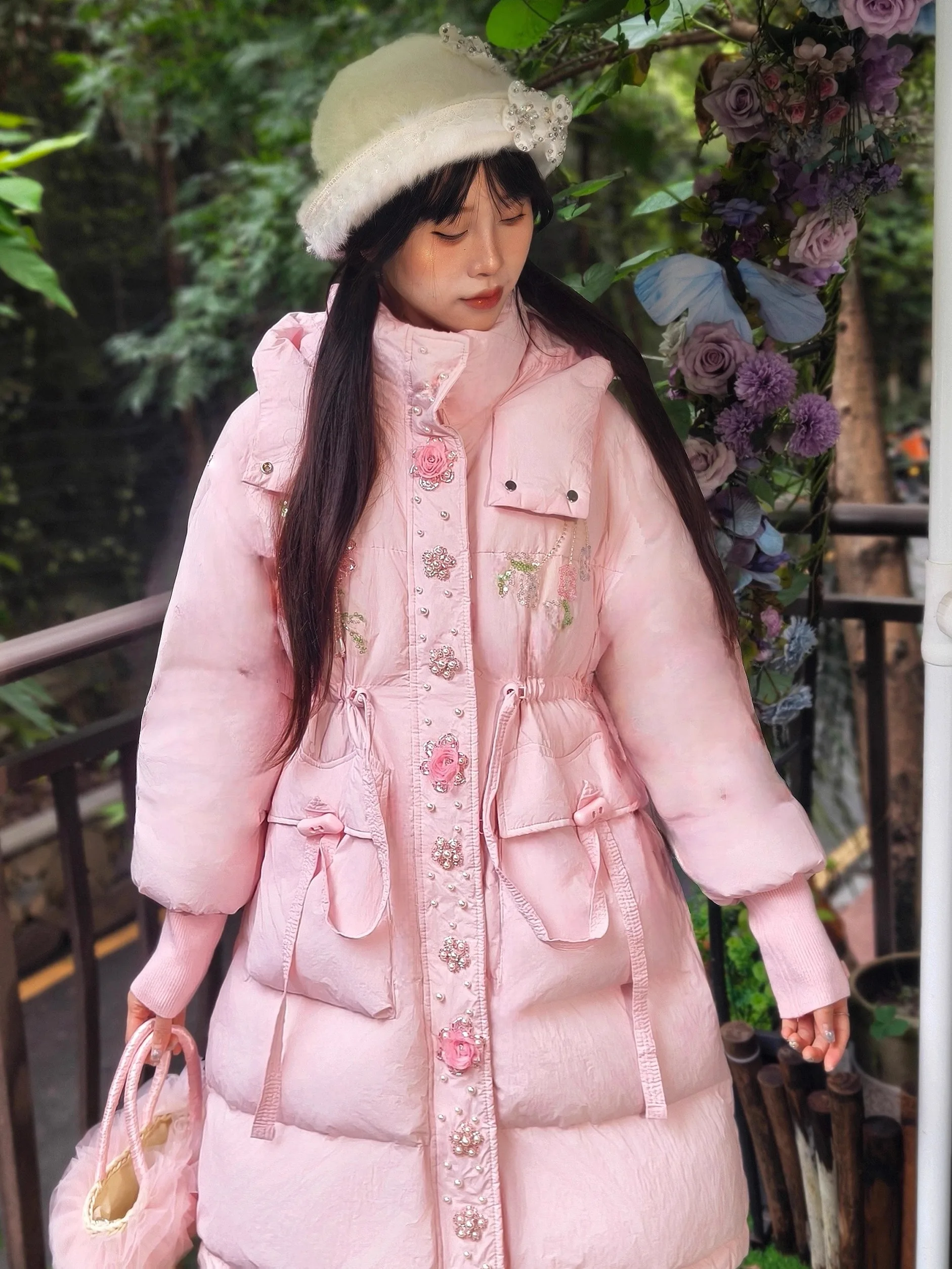 Женские осенние новые высококачественные модные пуховые пальто ручной работы с блестками и бисером, 3D цветок, утолщенные пуховые пальто, белые куртки на утином пуху