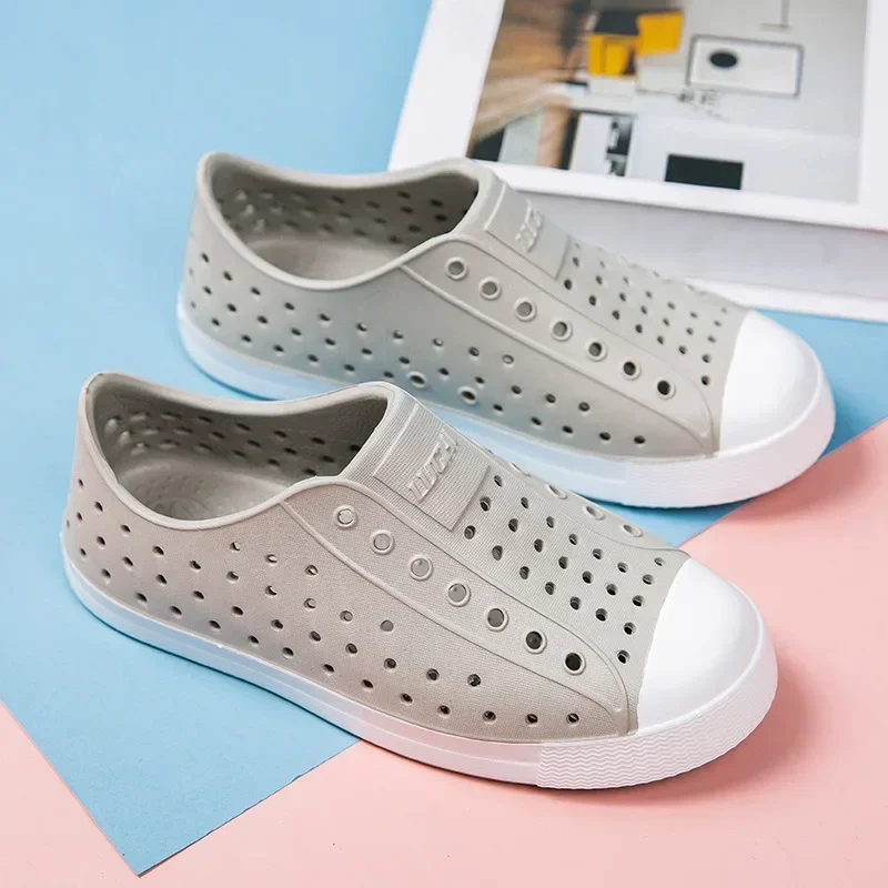 New Summer Children's Clogs Beach Sandals Unisex Hollow Shoes Boy Gril Outdoor Closed-Toe Student Shoes Kids Garden Sandals