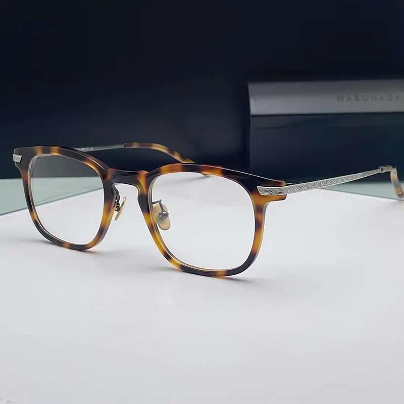 

Designer Brand Japanese Retro Tortoise Carved Glasses Frame Pure Titanium Square Myopia Eyeglasses Prescription