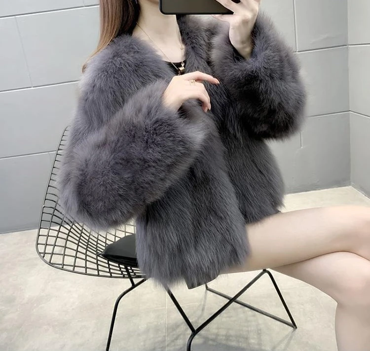 

Женское зимнее короткое модное пальто с v-образным вырезом 2025 года