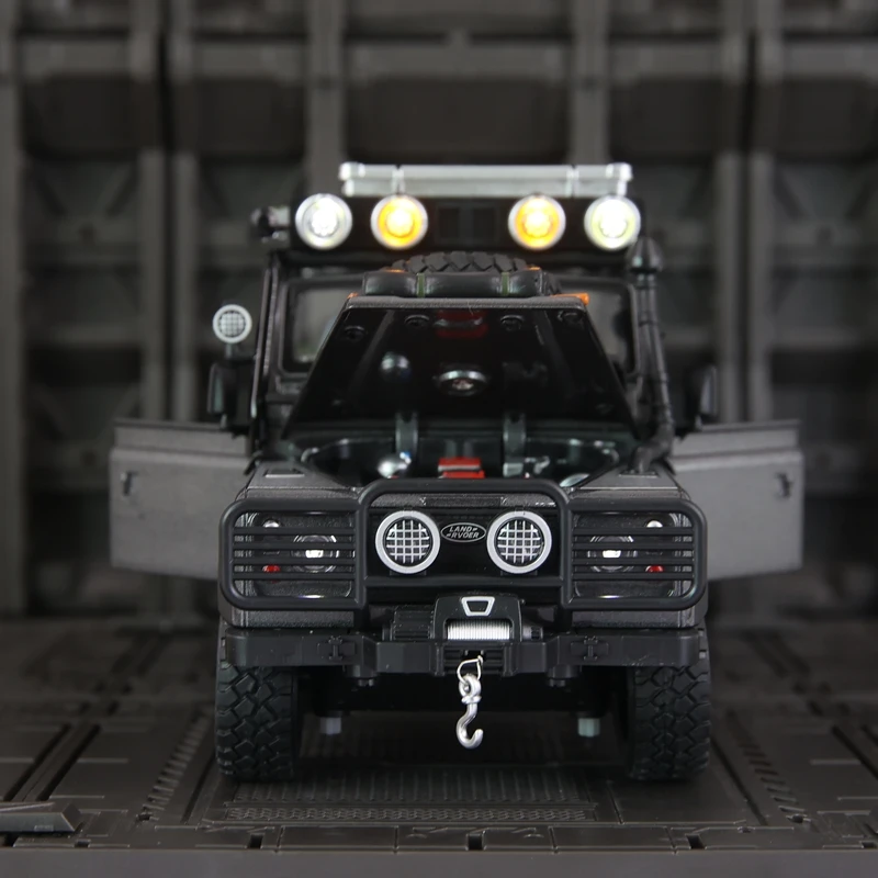 1:24 การจําลอง Land Rover Defender 110 Tomb Raider ด้วยโลหะผสมเดียวกันรถออฟโรดรุ่นเด็กดึงกลับรถของเล่น