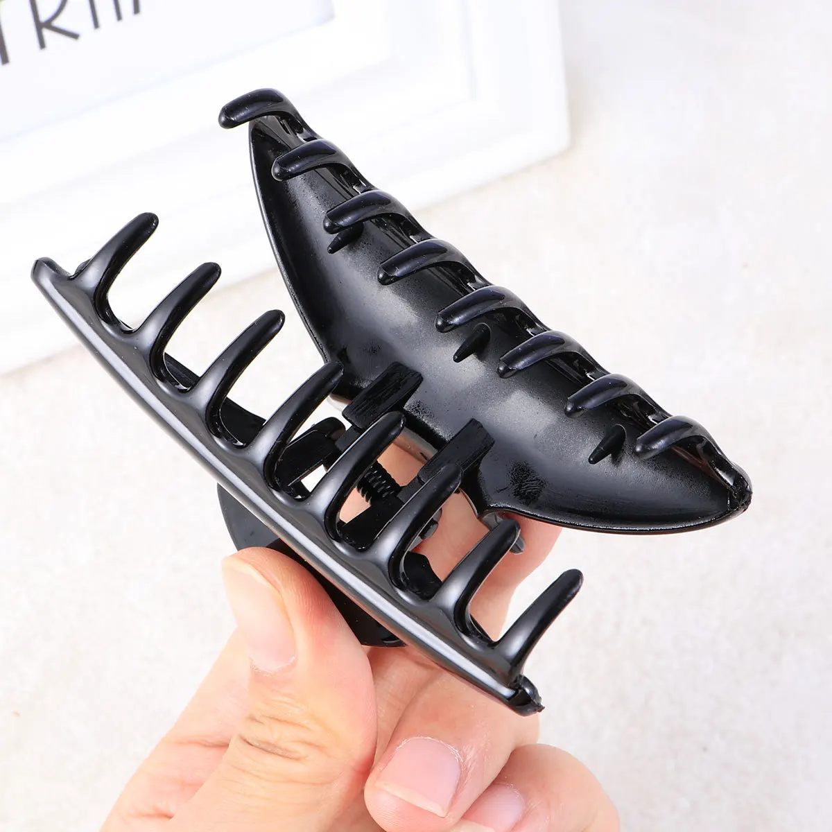 

12pcs Hair Acrylic 9X2.8X3.3Cm Hair Claws Hairpins Hairdressing Tools Neat Salon Hairdressing Tool Accessory