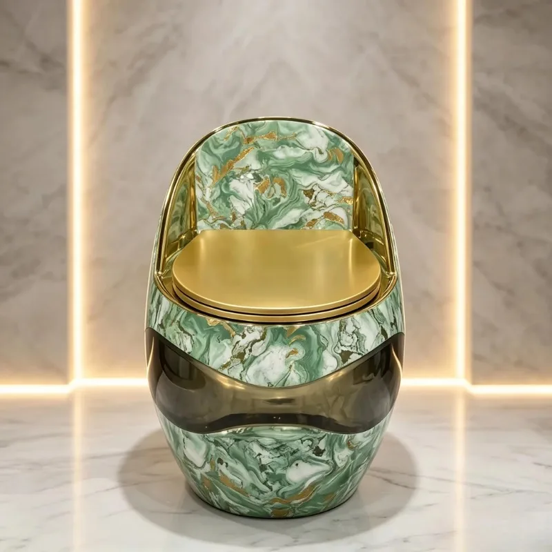 Inodoro de lujo con forma de huevo, diseño integrado de color verde y dorado que abarca desde el suelo hasta el techo, asiento con descenso lento y decoración ovalada única.