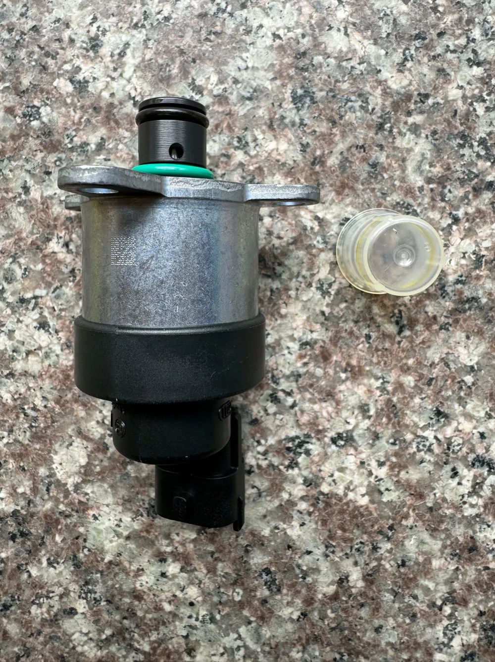 aplicable-a-la-unidad-de-medicion-de-combustible-del-motor-jiefang-j6-valvula-de-la-unidad-de-medicion-de-combustible