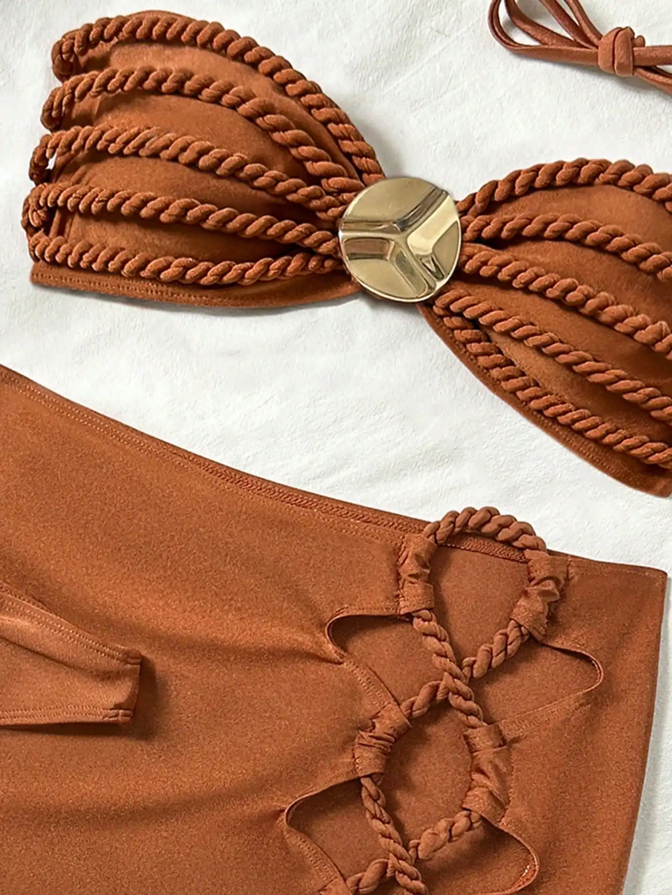 

Комплект из 3 предметов: женский купальник с плетеным топом и юбкой на завязках, однотонный