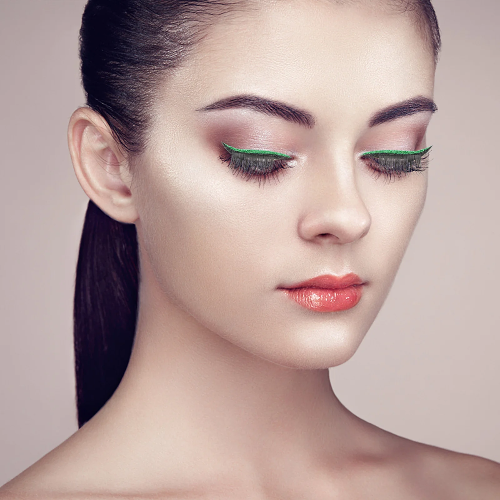 4 paia di nastro adesivo per eyeliner impermeabile adesivo per la linea degli occhi per l'uso quotidiano adesivo per eyeliner idea regalo cosplay in maschera