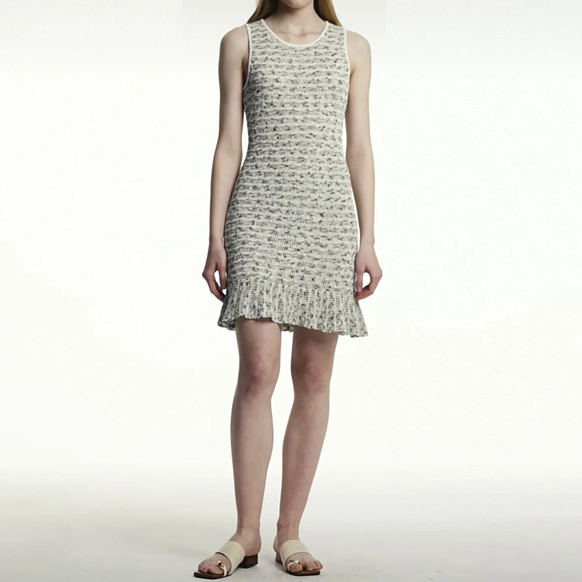 Sukienka dzianinowa bez rękawów w bloki kolorów i paski, modna, popularna wśród influencerek, dostępna od ręki, wysoka jakość.