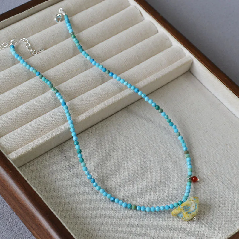 

French Niche Literary Romantic Natural Stone Rice Beads Retro Bird Shape Charms Red Beads Necklace Clamps Chain Classic Jewelr