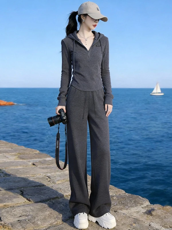 

Серый повседневный спортивный костюм для женщин: приталенный топ и брюки с высокой талией и широкими штанинами, комплект из двух предметов, новинка весеннего сезона, удобный и модный.