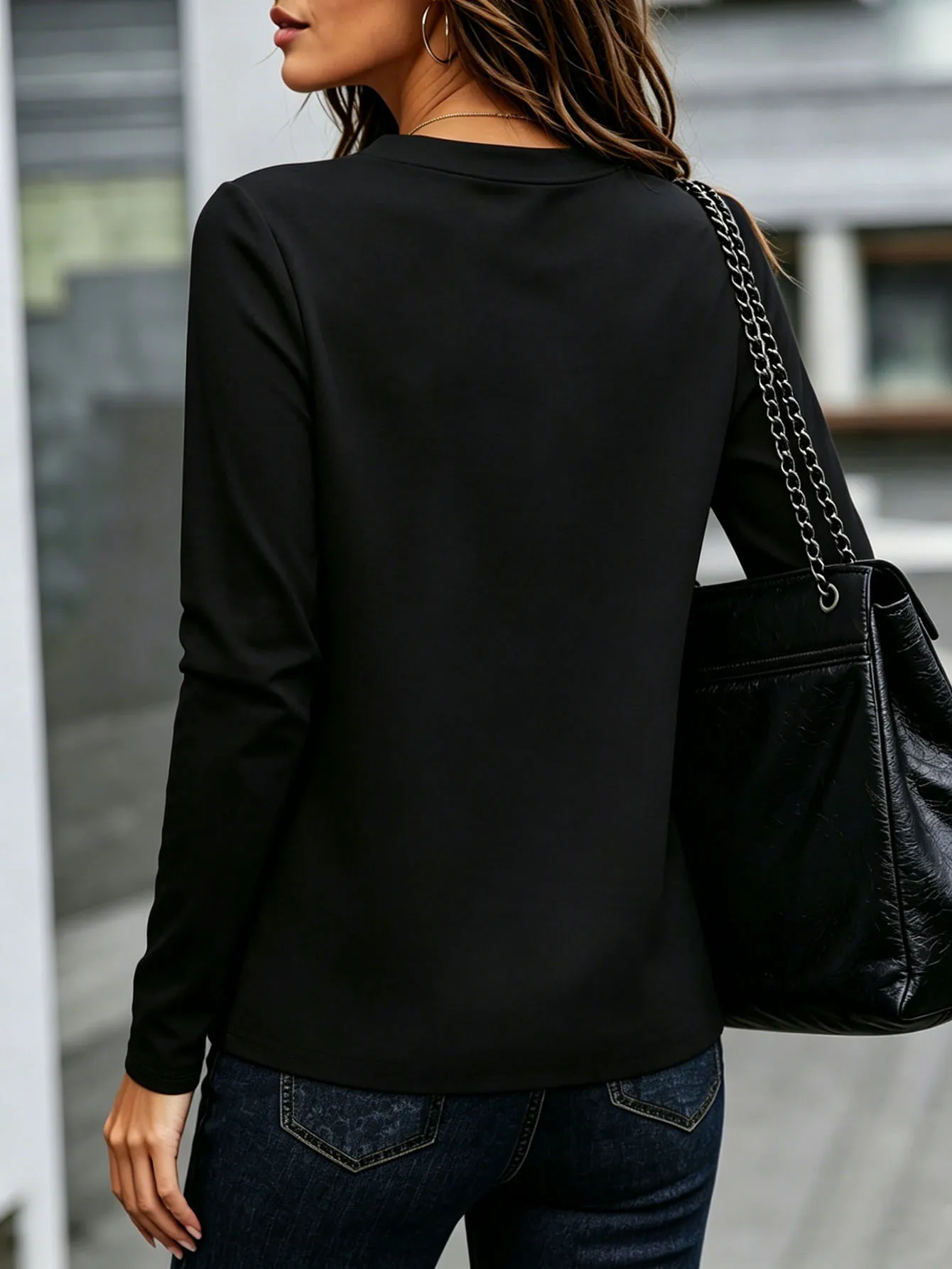 Spring and Autumn Style Women's Fashionable V-Neck Long-Sleeved T-Shirt for Daily Commuting