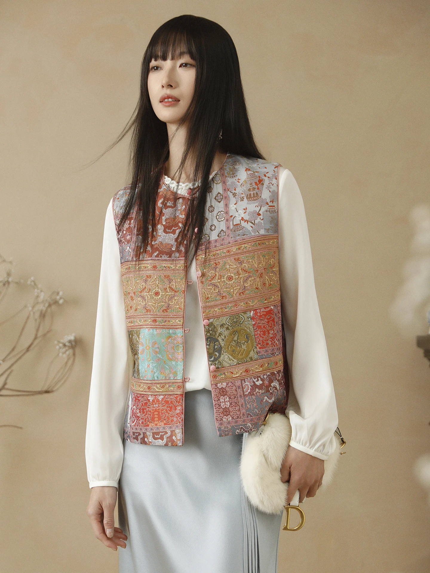 

New Chinese Sle Women's Jaet Patchwork Xiangyun Silk u Jin Spring 2026 Original Design Single Button round Ne Regular...