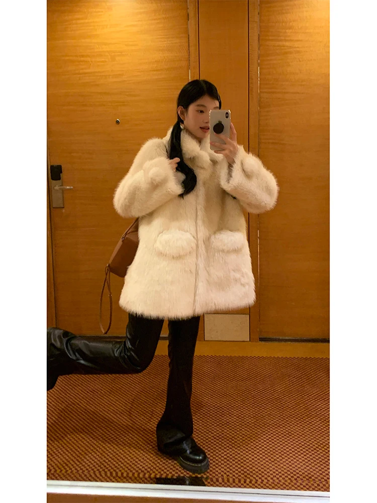 معطف فرو نسائي أحمر من ستوديو المشاهير لخريف وشتاء 2025، تصميم جديد راقي، إحساس فاخر، جميل للغاية، سترة قطنية بتصميم أنيق #3