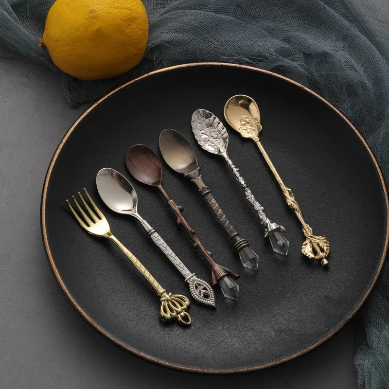 6Pcs European Style Palace Retro Coffee Spoon Metal Carving Exquisite Fruit Spork Spoon Set Dessert Spoon Teaspoon Kitchen Tool