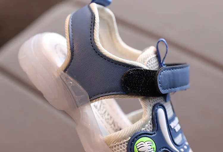 2026 LED Leuchtende Kleinkinderschuhe | Cartoon-Cowboy-Sandalen & -Hausschuhe mit weicher Sohle, Unisex-Sommerschuhe für Kinder – Detail 9