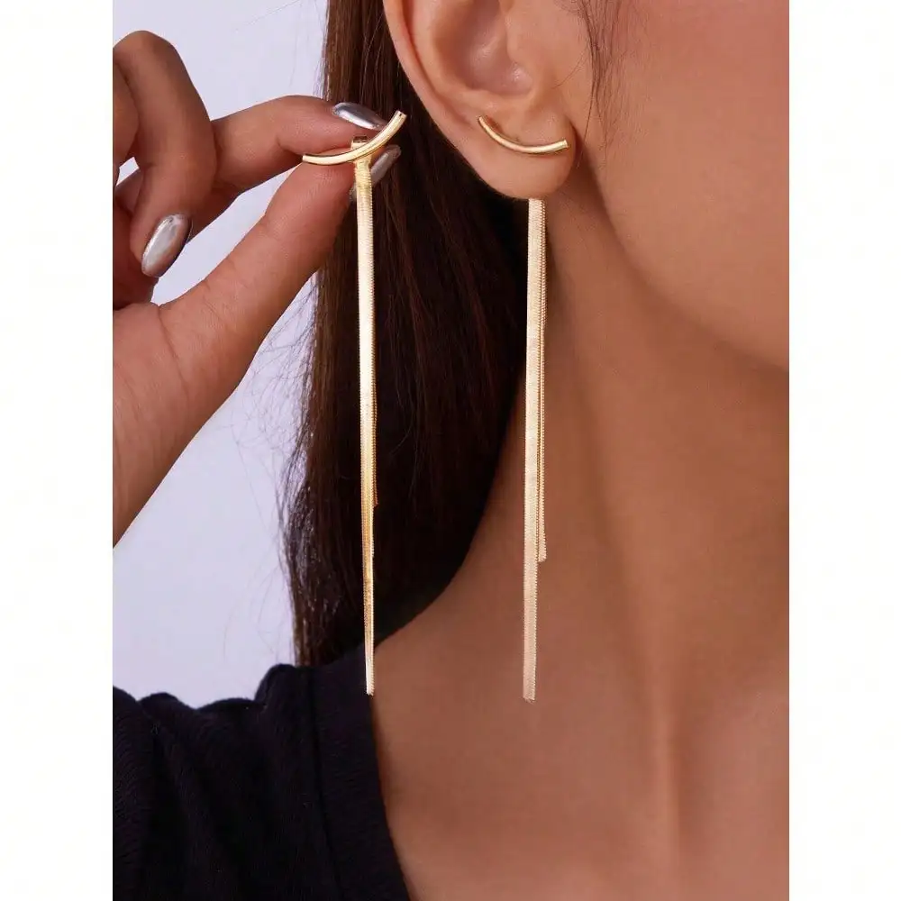 

1 пара минималистичных сережек с длинными кисточками и цепочкой в виде змеиной кости