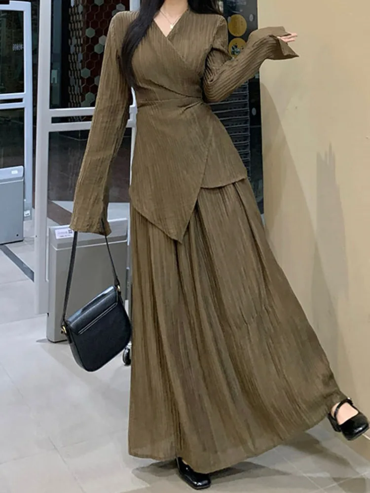 BJTZ المرأة حجم كبير أنيقة الخامس الرقبة مطوي غير النظامية تنورة عالية الخصر 2 قطعة مجموعة الربيع الصيف 2025 الزي الموضة #5