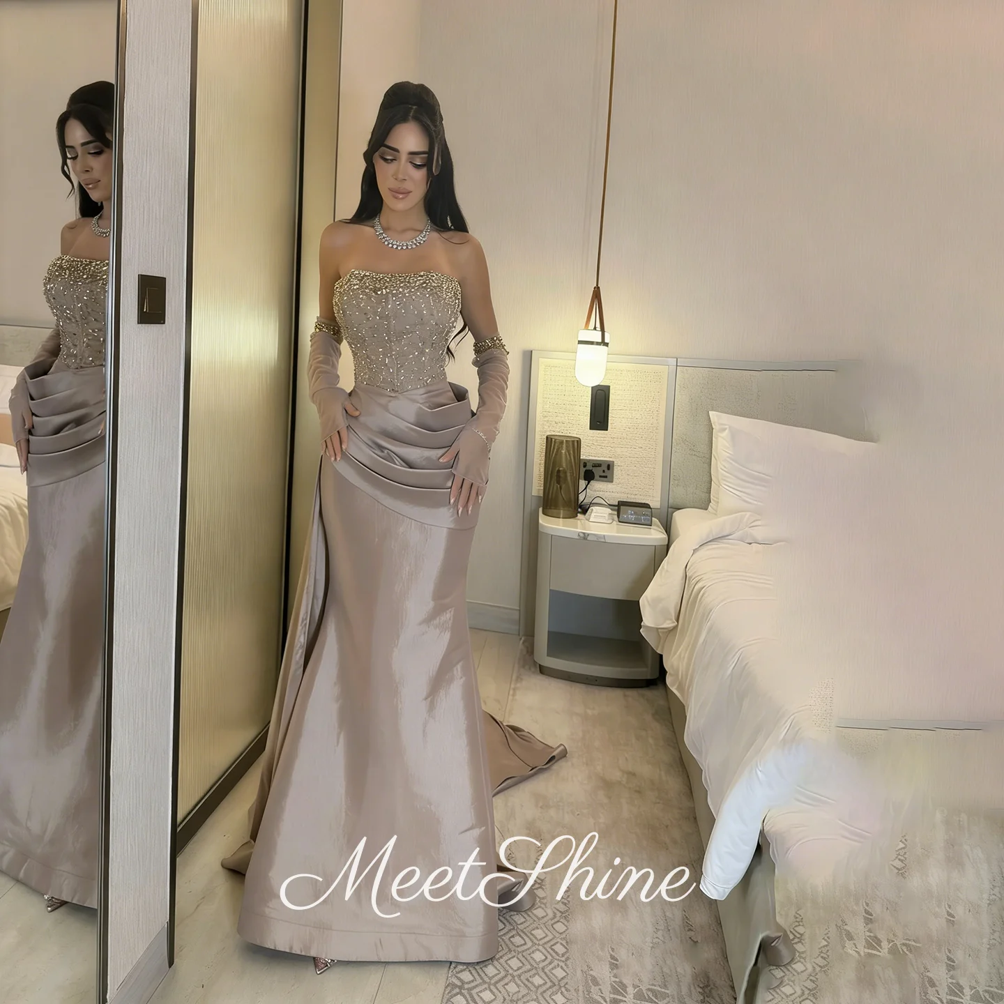 

Luxury Strapless Mermaid Champagne Pleated Evening Dresses Dubai Beading Crystals with Gloves Prom Dresses for Women Customized