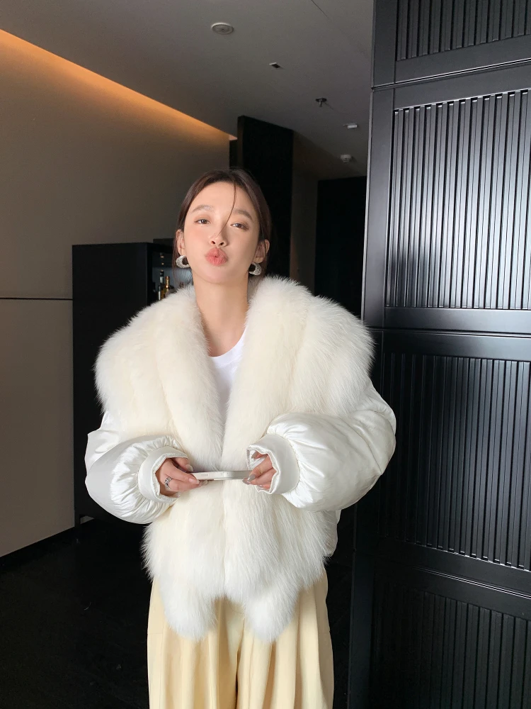 Fur Coat Women's V-neck Three-Button Loose Casual New Full Leather Fox Fur Short White Goose down Light down Jacket Fashion 1Pc