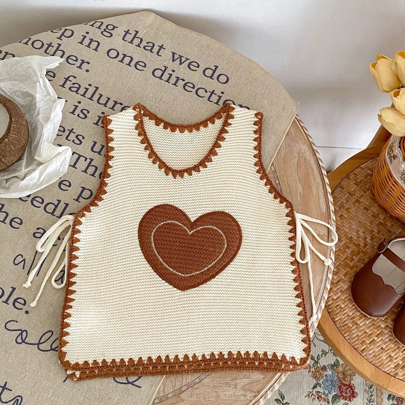 

Spring and Autumn New Baby Clothing, 0-3 Year Old Female Baby, Hand Hook Edged Love Embroidered Knitted Sweater Tank Top