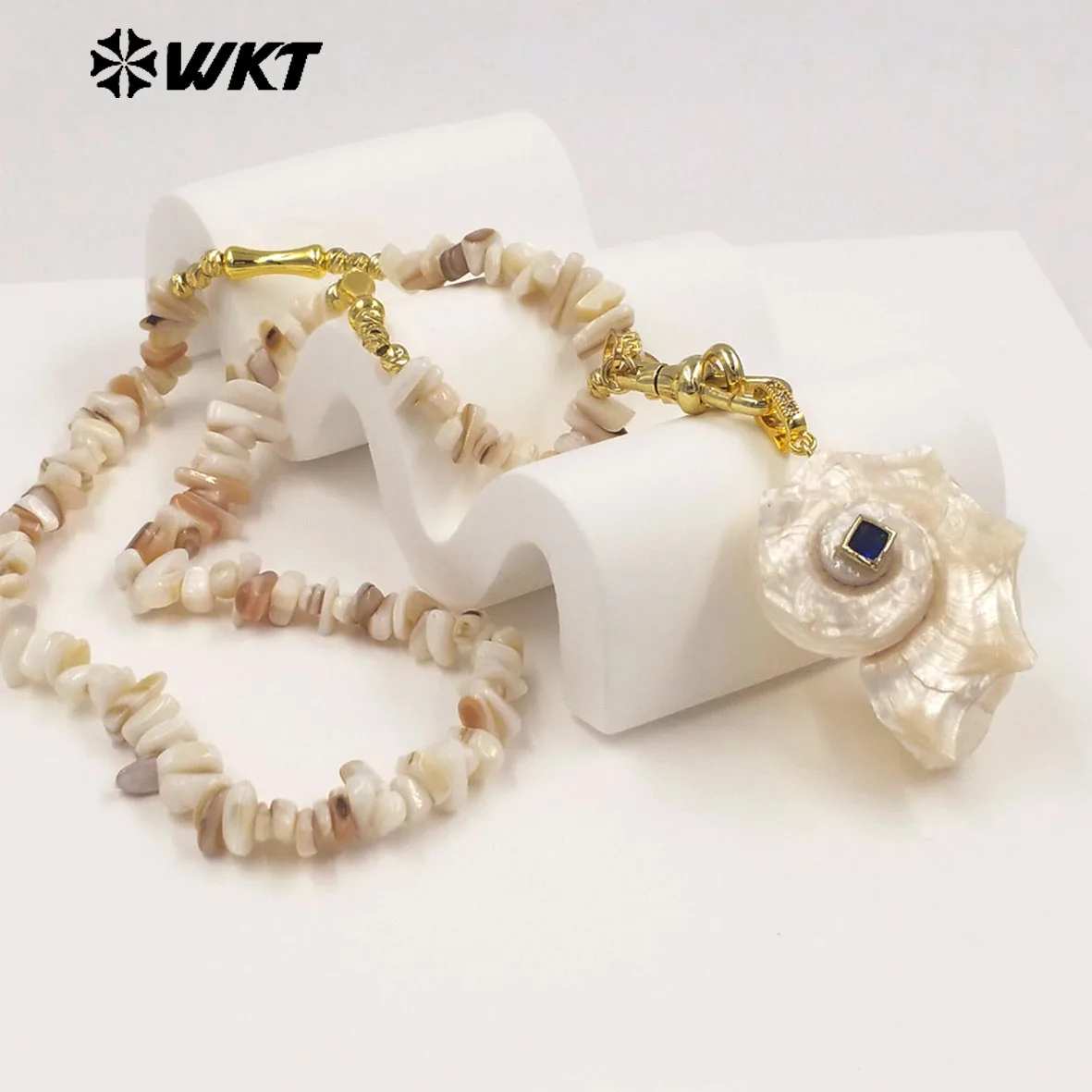 WT-JN378 Amazing Crushed Stone Splicing Brass Chain With Natural Trumpet Shell Pendant Necklace For Lady Vacation Style Jewelry