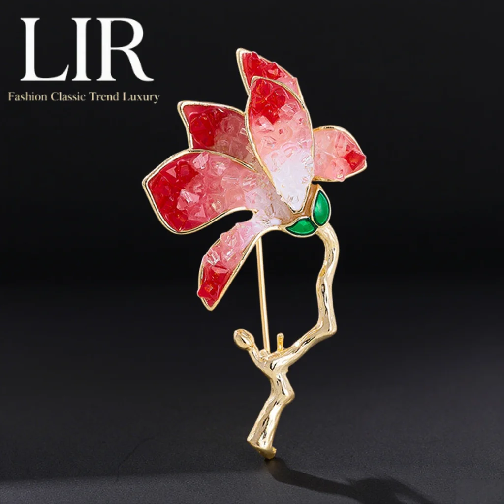 Lir Women's Brooch:…
