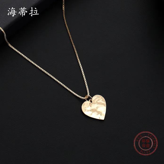 hot-selling gold love pleated small pendant, fashionable small clear ins women's versatile environmentally friendly